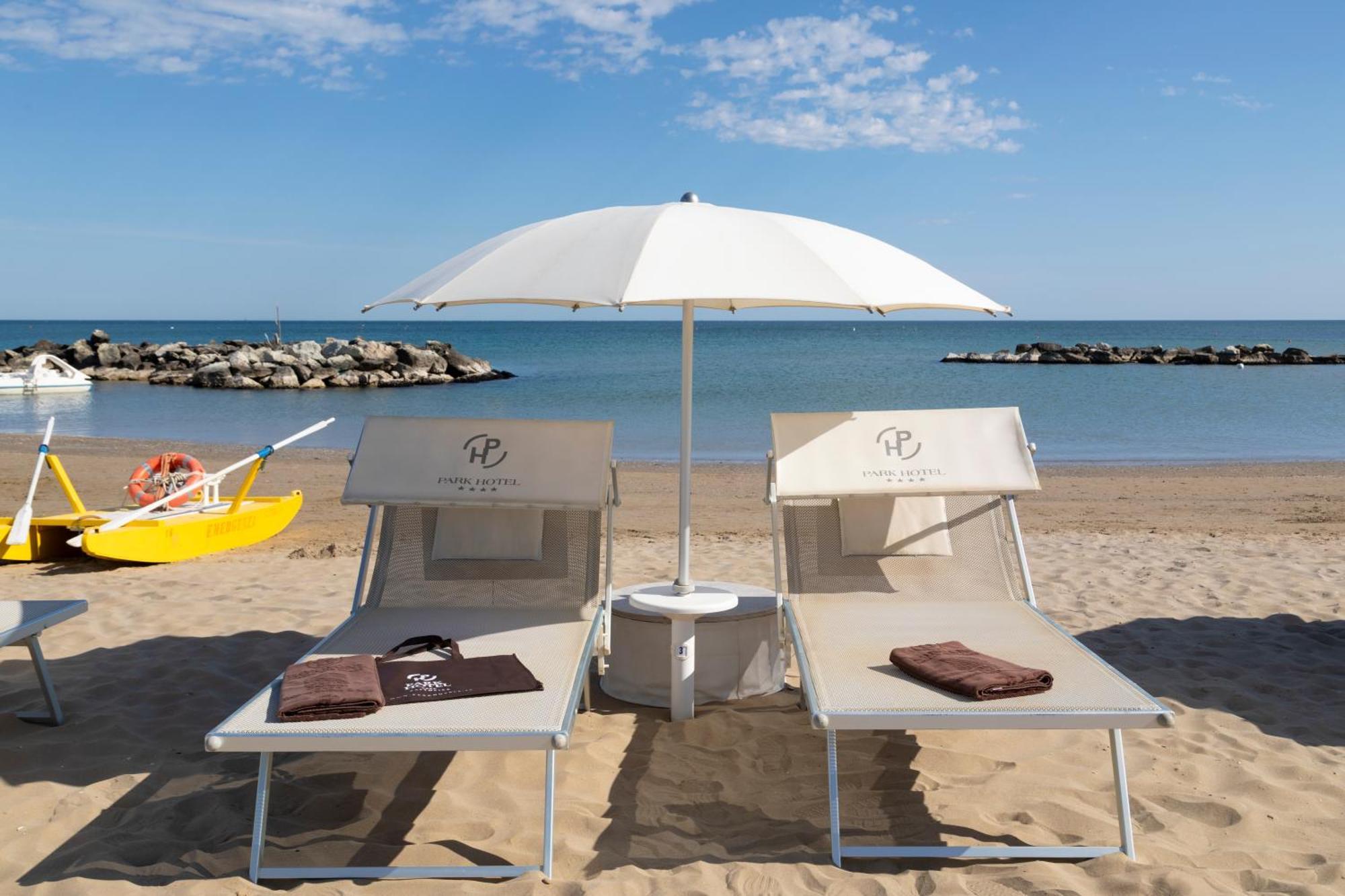 Park Hotel Cattolica Esterno foto